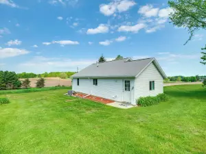 3 Mi to Lake Michigan the Country Cottage