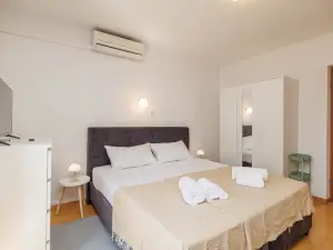 Cozy Studio Retreat in Malinska-Dubašnica with Garden View