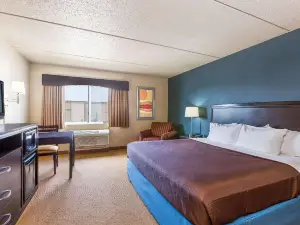 AmericInn by Wyndham Monmouth