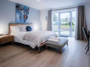 Suite 6 - Sleeping Giant Hotel - PEN Y CAE Inn