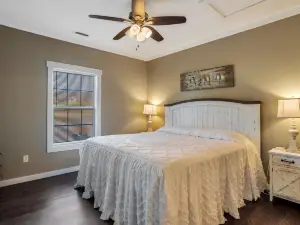 Private Entrance and Fully Equipped Kitchen - Tranquil Family Haven