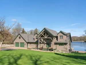 Maple Lake Chalet