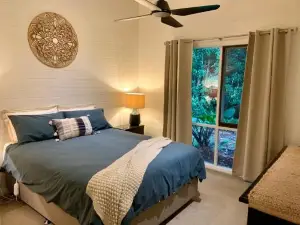 A Bed & A Red @ Berry’s Creek