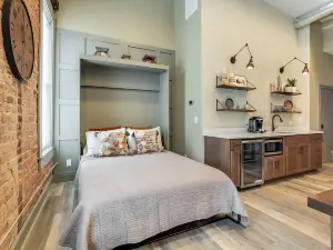 Centrally Located in Downtown Shelbyville/Unique Stay/Sleeps 14