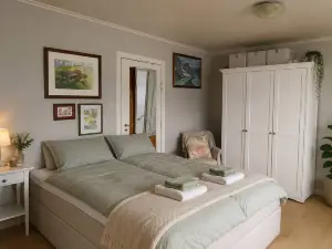 Central 2-Bedroom Sea View Apartment