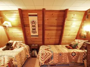 Beautiful Waterfront Hideaway at Sacheen Lake