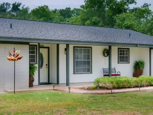 Spacious Backyard and Modern Amenities - Charming Country Retreat