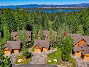 Ski in/Out Access and Private Hot Tub - Charming Mountain Retreat