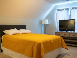 Spacious 4-Bedroom Home in Charlotte