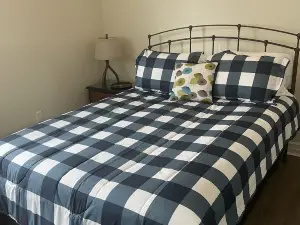 Family friendly cottage - 4 minute walk to main beach!