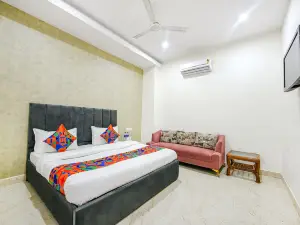 FabHotel Kavya Inn - Nr the Mall of Faridabad
