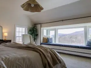 Valley VIEWS! Hot tub, Game Room, Acres to Roam!