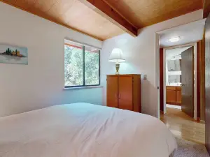 3BR Charming Cabin w/ Deck, Yard Games & View