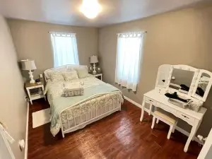 Shabby Chic Style Home - Unit A