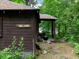 Charming Quiet Log Cabin Rental with Fireplace near White Mountain National Forest, New Hampshire