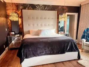 As Seen on HGTV - City Escape Ranch with Sauna, Gym & Soul-Soothing Vibes
