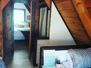 Desert Lake Cottage: Lake fun and desert adventuring