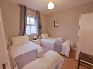 10mindrivecliffsofmoher-cozy2br-parking-wifi