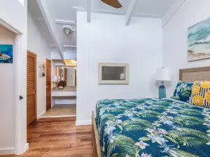 Ocean and Pool Views with Luxurious Amenities - Stunning Penthouse Retreat