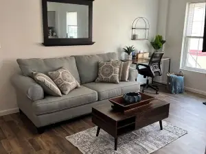 Charming 2-bedroom apartment with WiFi, AC in welcoming Greene
