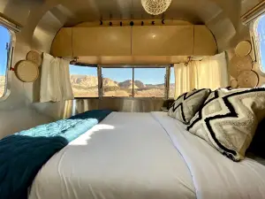Spectacular Airstream with Fire Pit and Hot-tub in Orderville, Utah