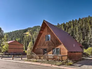Ski-in/Ski-Out Red River Cabin w/ Mtn Views!