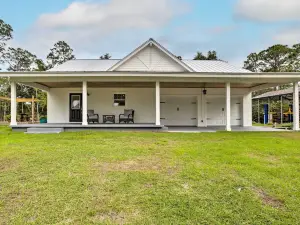 Trendy Palm City Cottage w/ Porch on 5 Acres!