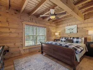 Deer Run - A Peaceful 3 Br/2 Bath Cabin Hideaway!