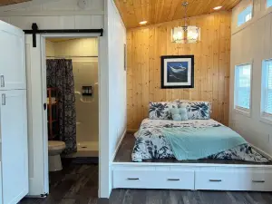 Justice- Book 1, 2 or 3 Cabins. Pet Friendly for a fee. Lake View