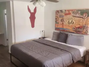 Brad's Desert Inn