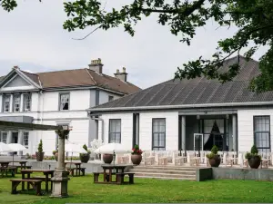 Room 1 Manor Park Country House in Swansea