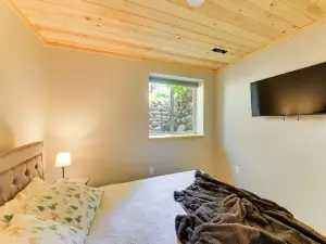 Kettle River Retreat w/ Grill + Outdoor Shower