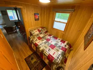 Cozy little cabin in the woods. 2 minutes away from Brule Lake boat landing!