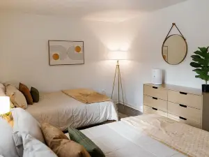 "Morning View 2" Cozy Modern Stay - College/Hiking