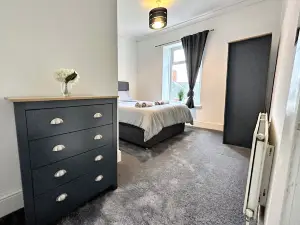 Large house on the edge of the Brecon Beacons - Five-Bedroom House