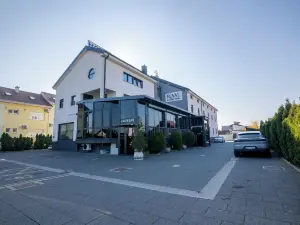 Royal Airport Hotel