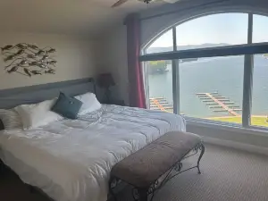 Two-Level Penthouse with stunning views of Smith Mountain Lake. 3 bed. 3.5 bath