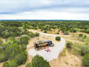 偏遠的斯特勞恩貨櫃住宅，附熱水浴缸！