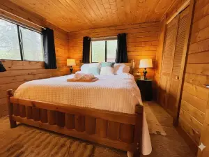 Secluded Hideaway, Hot Tub, Epic Views, Solo Travelers, Couples, Dog People