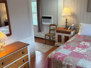 Hawks House Inn