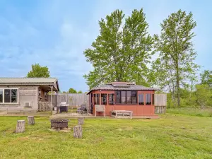 Dog-friendly Cabin Near Pymatuning Lake!
