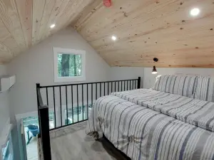 Breathtaking Treehouse with Barbecue and Hot-tub in Scottsboro, Alabama