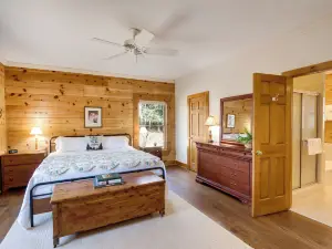 Family-Friendly Jasper Cabin with Deck!