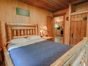 2Q Cabin near Leesville Lake ~Pets welcome~