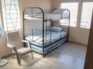 Hostel YEK