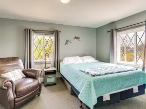 Explore Port Huron! Cozy Condo w/ Creek Views