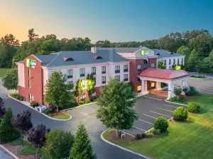 Holiday Inn Express & Suites Tullahoma by IHG