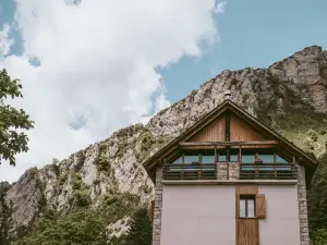 卡薩隆巴盧卡公寓