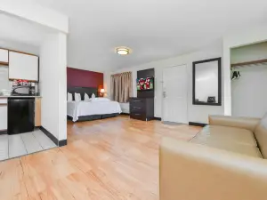 Red Roof Plus+ & Suites Guilford