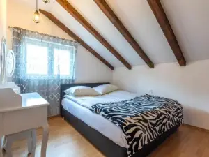 Amazing Home in Vrlika with House A Mountain View